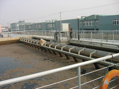 LXB旋轉(zhuǎn)式潷水器-02_副本.jpg LXB旋轉(zhuǎn)式潷水器-02_副本.jpg